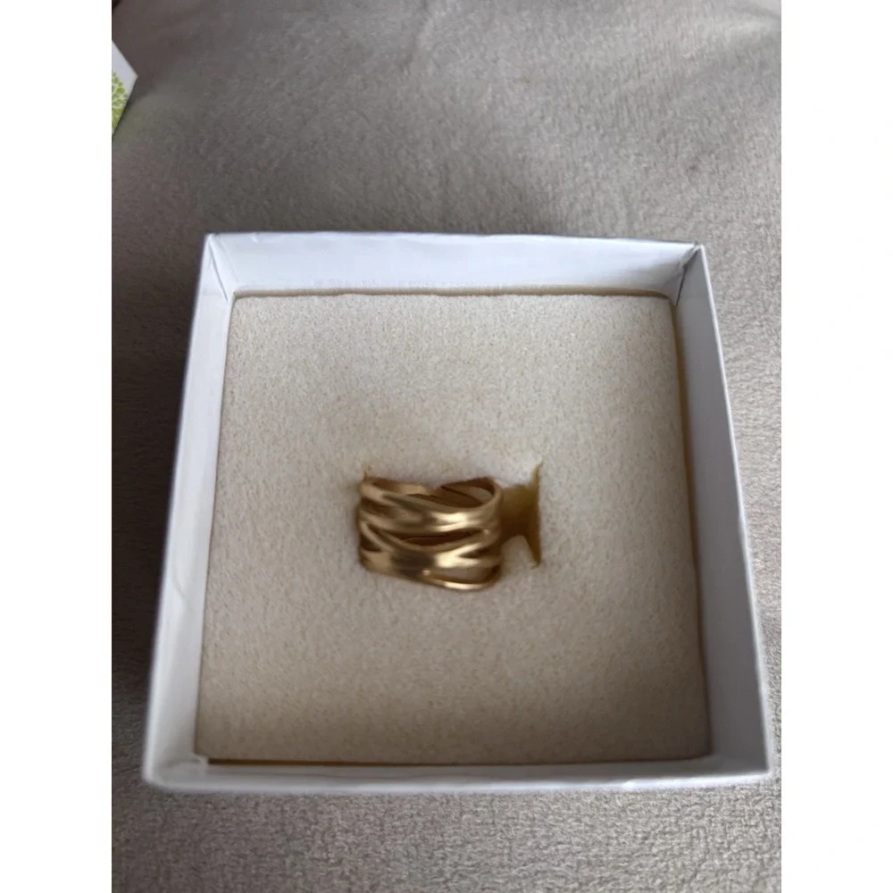 Down To The Wire By Premier Designs Size 7 Gold Tone, Never Worn Super Cute